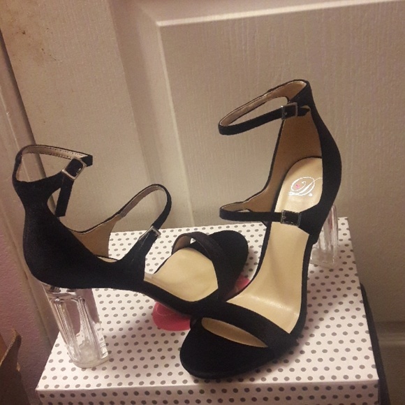 👠NIB👠 Black Velvet peep toe heels - Picture 3 of 4